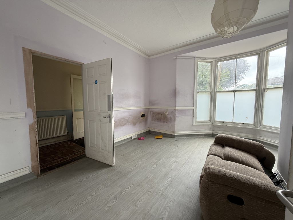 Lot: 133 - SEMI-DETACHED HOUSE IN NEED OF RENOVATION WITH PLANNING FOR DETACHED ANNEXE - Reception/ Bedroom
